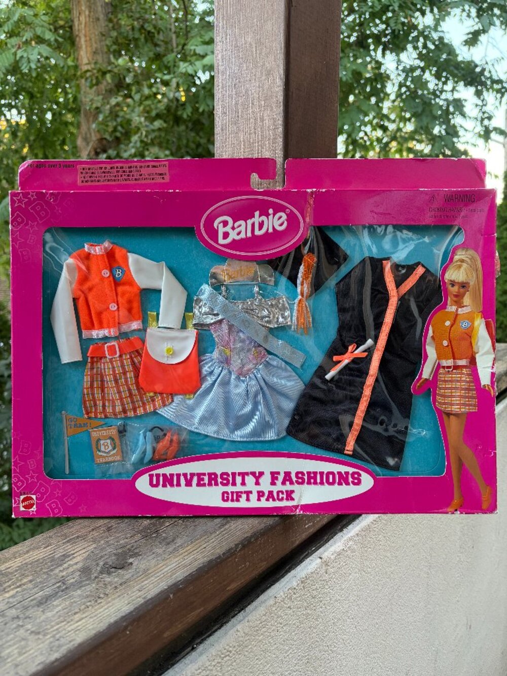 Rare 1998 University Barbie Fashions Gift Pack Varsity College Graduation